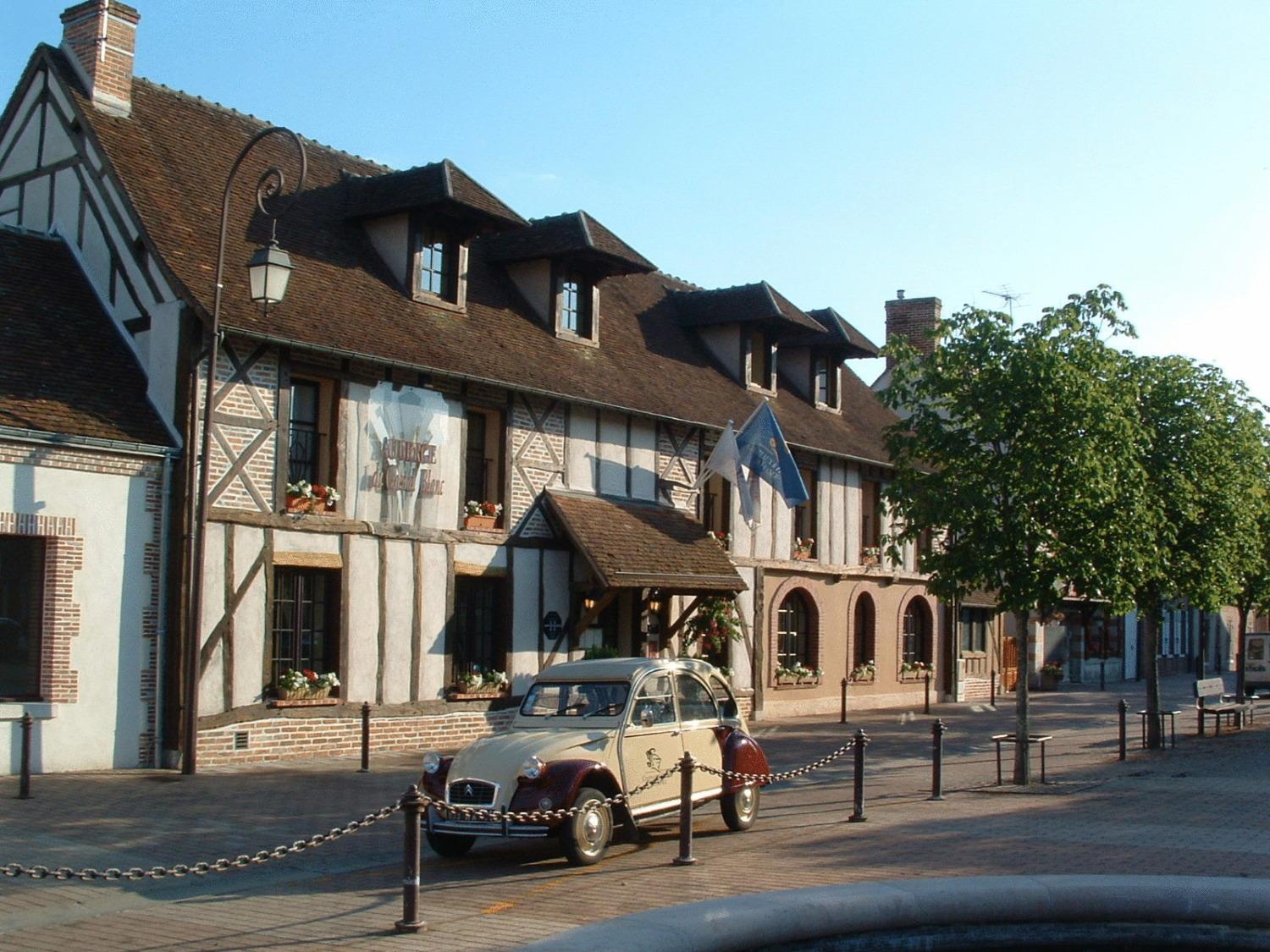 Auberge Du Cheval Blanc - Teritoria Selles-Saint-Denis Eksteriør bilde